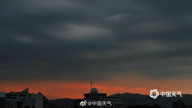 美！北京天空现晚霞 夜间有降雨