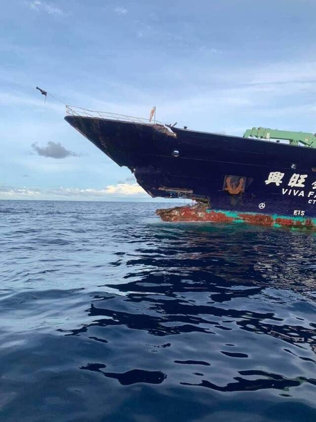 台媒：台湾渔船晚上航行撞翻基里巴斯渔船，船头毁损