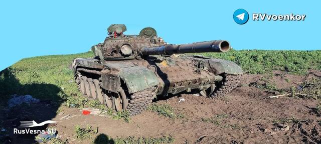 近日再次缴获的一辆保加利亚产T-72M1，外观状态相对较差图片来源：社交媒体