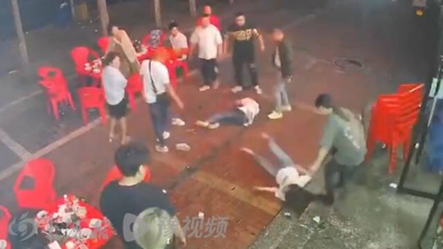 河北唐山警方通报烧烤店打人事件：已抓获两名犯罪嫌疑人