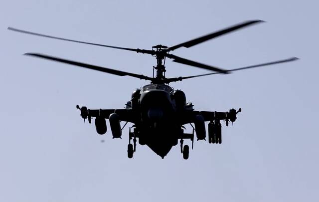 俄国防部12日公布俄陆军航空兵卡-52武装直升机参加特别军事行动视频截图