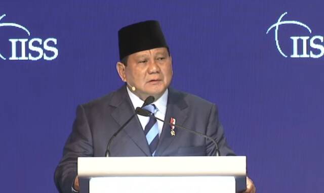 印尼国防部长普拉博沃11日在第19届香格里拉对话会上发言。视频截图