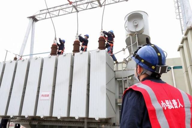河北石家庄110千伏维明变电站检修现场。