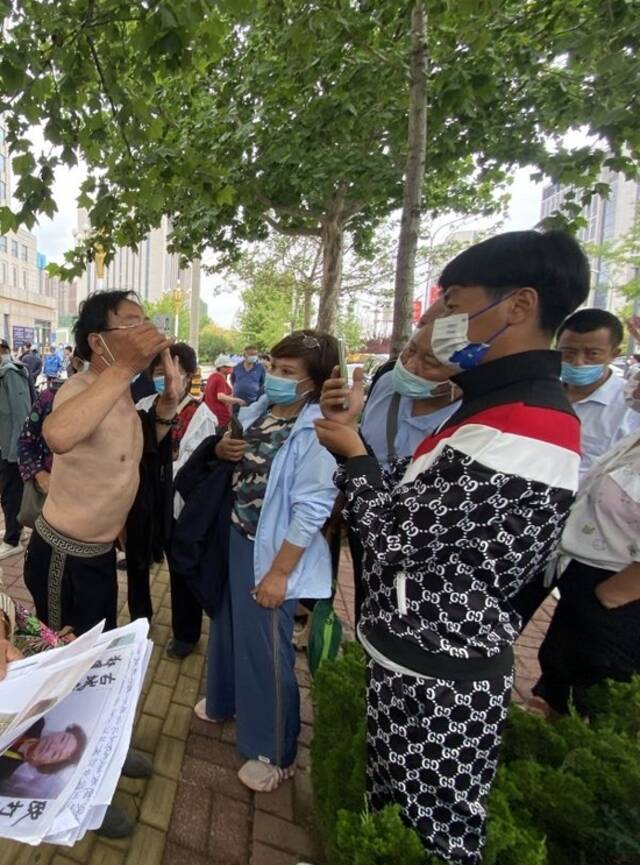 探访唐山市公安局 上访人讲述案情泪流满面 网红录制视频 “希望等来公正结果”