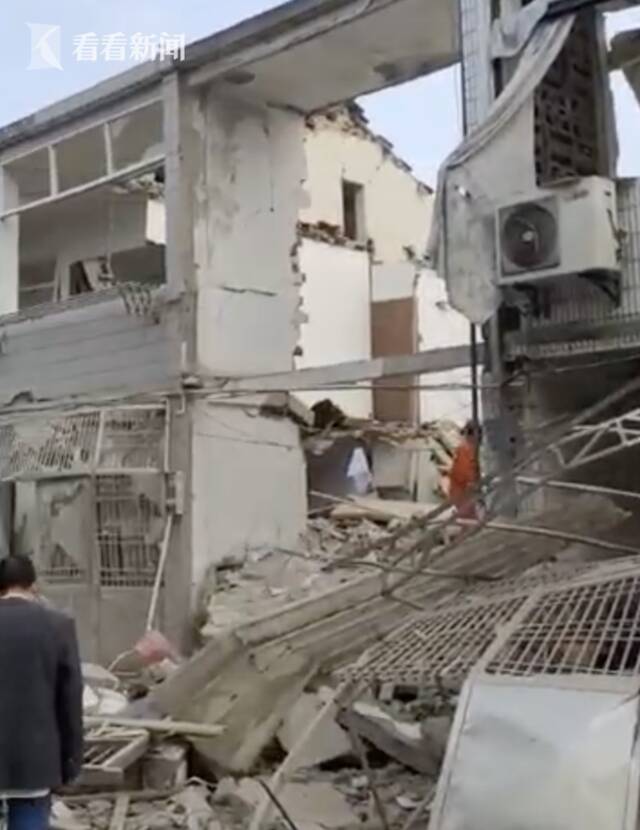 视频｜疑似爆炸！无锡一幢两层民宅部分坍塌2人死亡