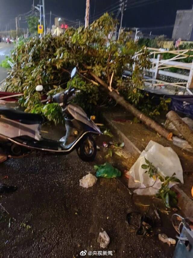 广州市从化区太平镇发生龙卷风 暂未收到人员伤亡报告