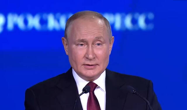 普京在圣彼得堡国际经济论坛发表讲话视频截图