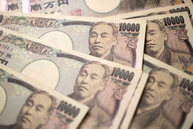 这是4月20日在日本东京拍摄的日元纸币。新华社记者张笑宇摄