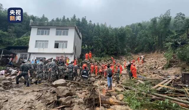 广西柳州市融水香粉乡古都村发生山洪灾害致5人死亡