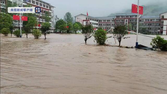 广西阳朔遭受洪涝乡镇加紧恢复生产生活 未来几天仍面临强降雨