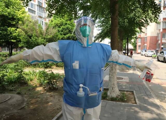 北京核酸采样一线新装备！亦庄205名大白穿上冰袋背心