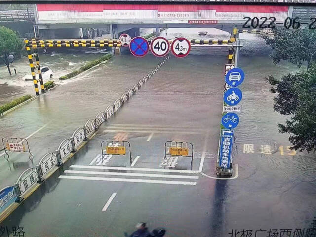 桂林更新发布暴雨红色预警：公交停运，漓江仍将维持高水位