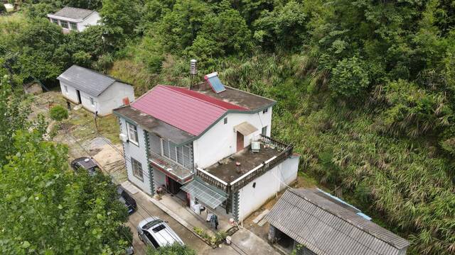 6月20日，这是池州市东至县昭潭镇潭东村一处地质灾害隐患点（无人机照片）。新华社记者白斌摄