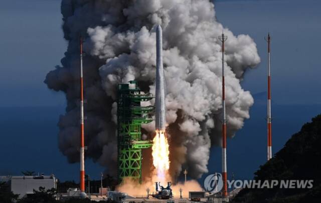 “世界”号于韩国时间21日16时发射升空图源：韩联社