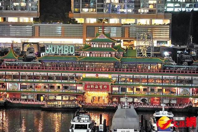 资料图：停泊在香港仔避风塘内的珍宝海鲜舫。香港文汇报记者摄