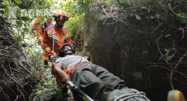 视频｜老人垂钓摔倒被困山中 陵水消防全力营救