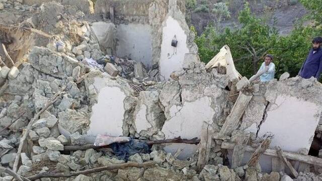 阿富汗东部地区地震后，一些建筑倒塌受损严重图源：BBC引自阿富汗官方媒体