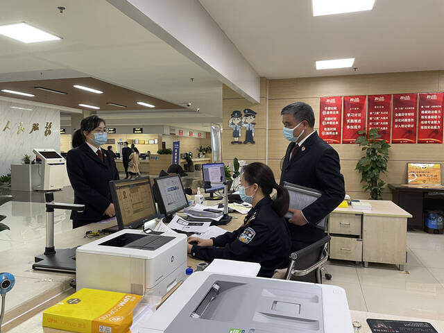 检察官到公安机关调查了解情况