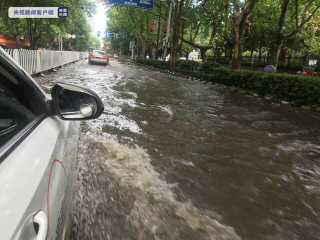 江苏多地暴雨来袭 13市409个乡镇(街道)降水量超50mm