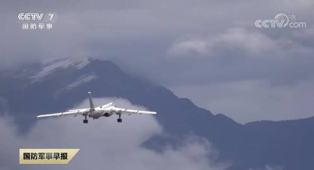 强军足迹·习主席走进我们战位  空军航空兵某师：“战神”出击 雷霆万钧