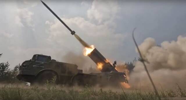 俄军在乌克兰战场上兵力不足？俄拟修法“扩招”合同兵