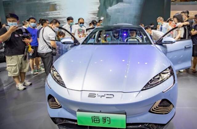 2022中国重庆国际汽车工业展。新华社记者黄伟摄