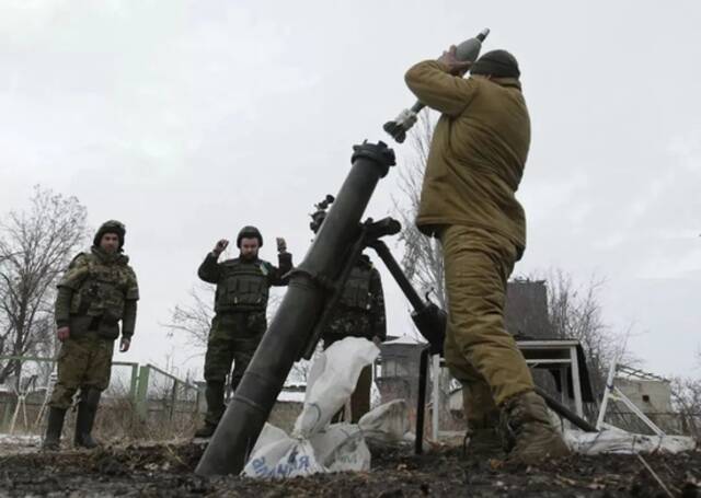俄罗斯库尔斯克州州长罗曼·斯塔罗沃伊特称，乌克兰方面于4月30日发射多枚炮弹袭击俄克卢别兹口岸图：俄罗斯卫星通讯社
