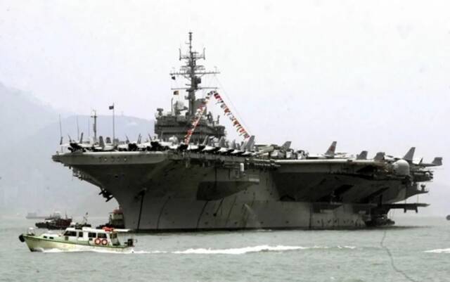 美国海军小鹰级“星座号”航空母舰。