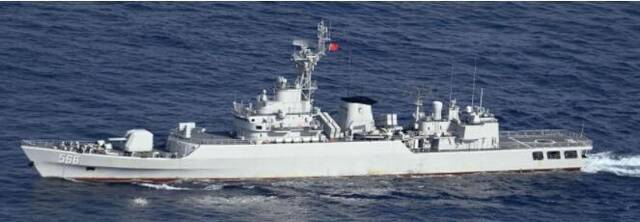日本防卫省拍摄的中国军舰在钓鱼岛毗连区航行。资料图图自日本共同社