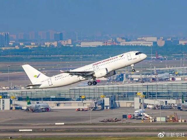 5月14日，即将交付的首架C919大飞机首飞试验成功