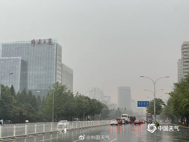 天天下雨！北京雨水下出了梅雨的感觉 今年华北雨季提前开启了吗？