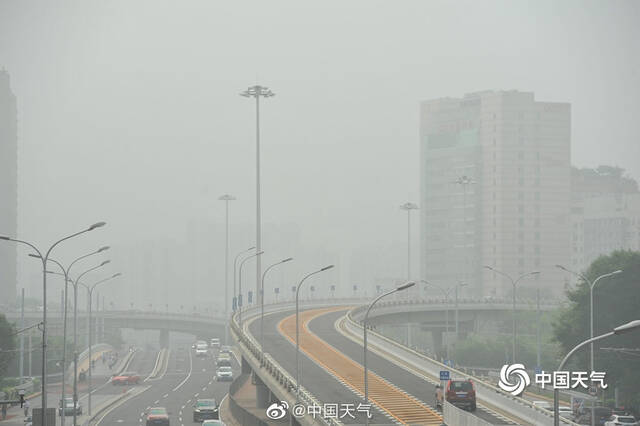 天天下雨！北京雨水下出了梅雨的感觉 今年华北雨季提前开启了吗？