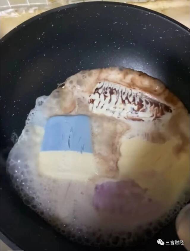 雪糕融化实验：用火烤、上锅炖，钟薛高等雪糕会融化吗？