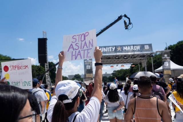  6月25日，在美国首都华盛顿，示威者参加反亚裔仇恨集会。新华社记者刘杰摄