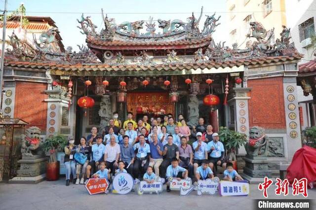 作为第十四届海峡论坛的重要活动项目，台湾“单车天使”第一家园行7月9日启动。沈威摄