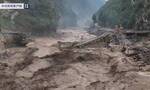 受强降雨影响 四川绵阳平武县城至九寨沟G247线道路中断