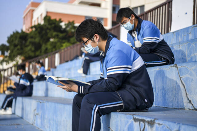 中美日韩对比研究显示 中国高中生在线学习更自律