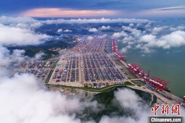 资料图：宁波港口一景。沈颖俊摄