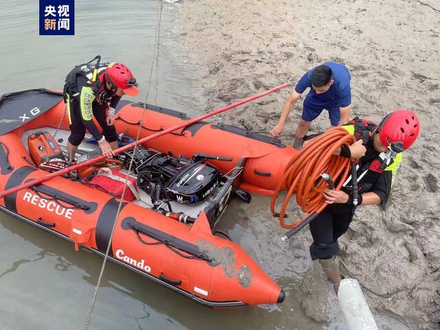 宁波奉化翻船事故救援持续 更多救援设备送往事发地点