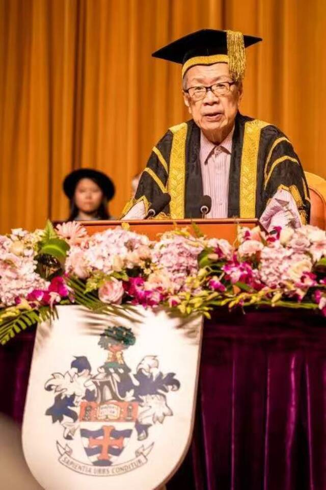 2021年7月，杨福家主持宁波诺丁汉大学毕业典礼，85岁高龄的他为毕业生送上祝福。“宁波诺丁汉大学”微信公号图