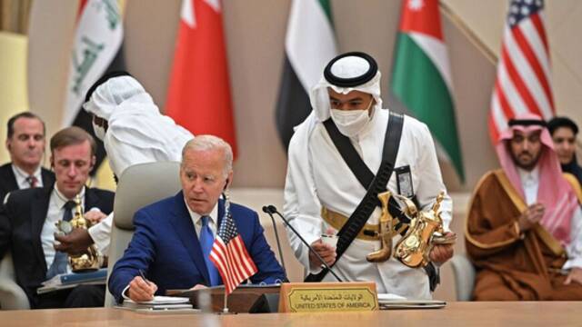 拜登16日在沙特阿拉伯吉达参加“安全与发展”峰会并讲话图自外媒