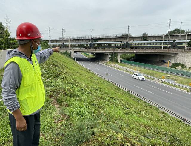 重访京港澳高速南岗洼，抽水泵站每天24小时运转