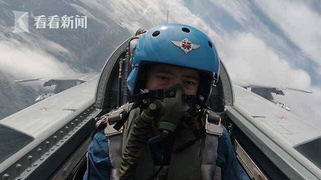 视频｜南海某空域：数十架战机出动 空空导弹实射训练