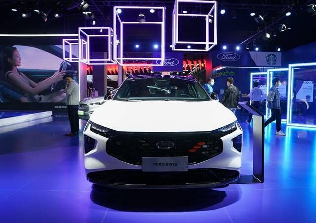2021年11月5日在进博会汽车展区拍摄的福特新能源汽车。新华社记者丁汀摄