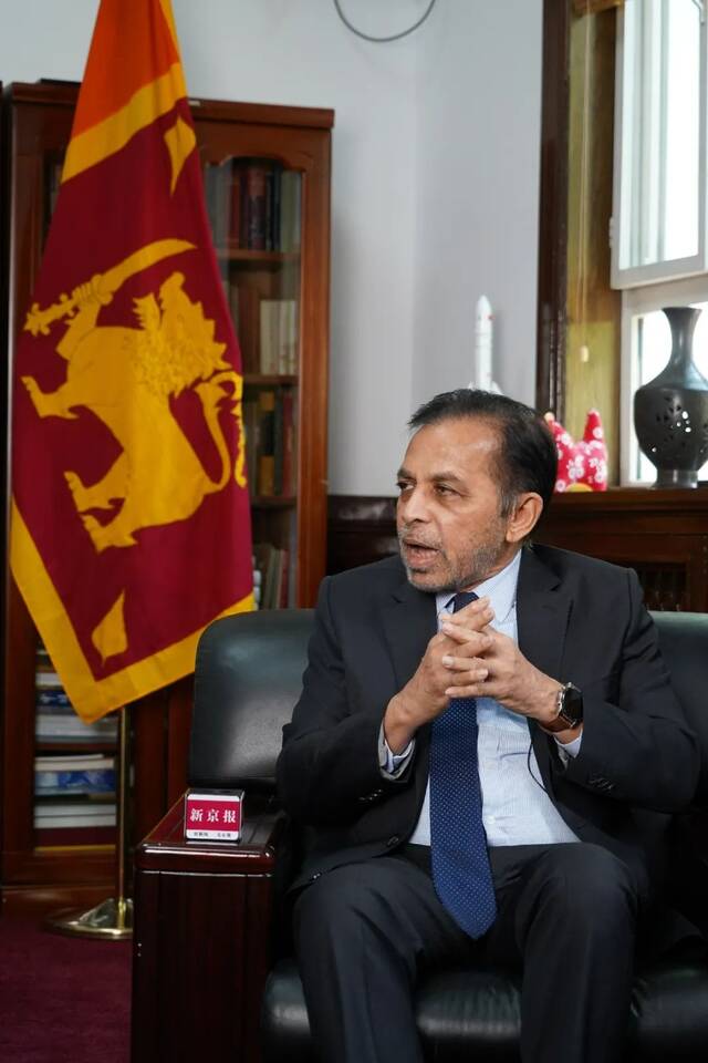 斯里兰卡驻华大使接受新京报记者采访。新京报记者王巍摄