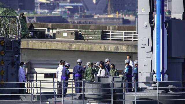 台媒：蔡英文视察海空截击操演，“幻影”战机发射导弹意外脱靶