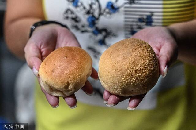 菲律宾很受老百姓欢迎的咸面包。图源：视觉中国