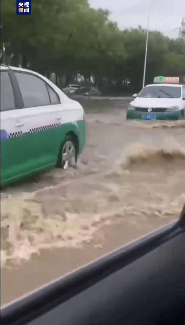 辽宁阜新发布暴雨橙色预警 城区多处内涝