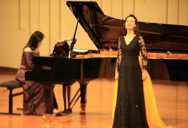 女高音歌唱家黄璐献唱中外经典艺术歌曲音乐会