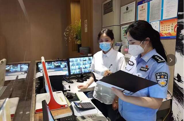 上海警方集中清查整治娱乐休闲服务等场所 抓获120余名违法嫌疑人